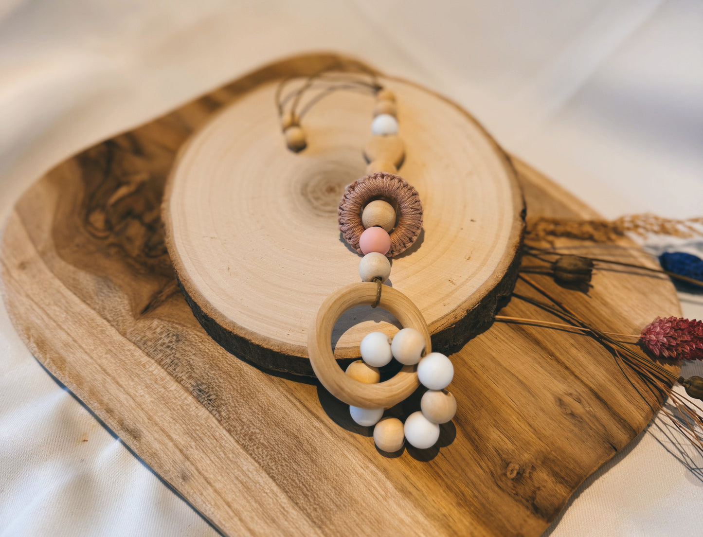 Anhänger für Spielbogen / Babyschale | Regenbogen | Herz | gehäkelt | aus Holz