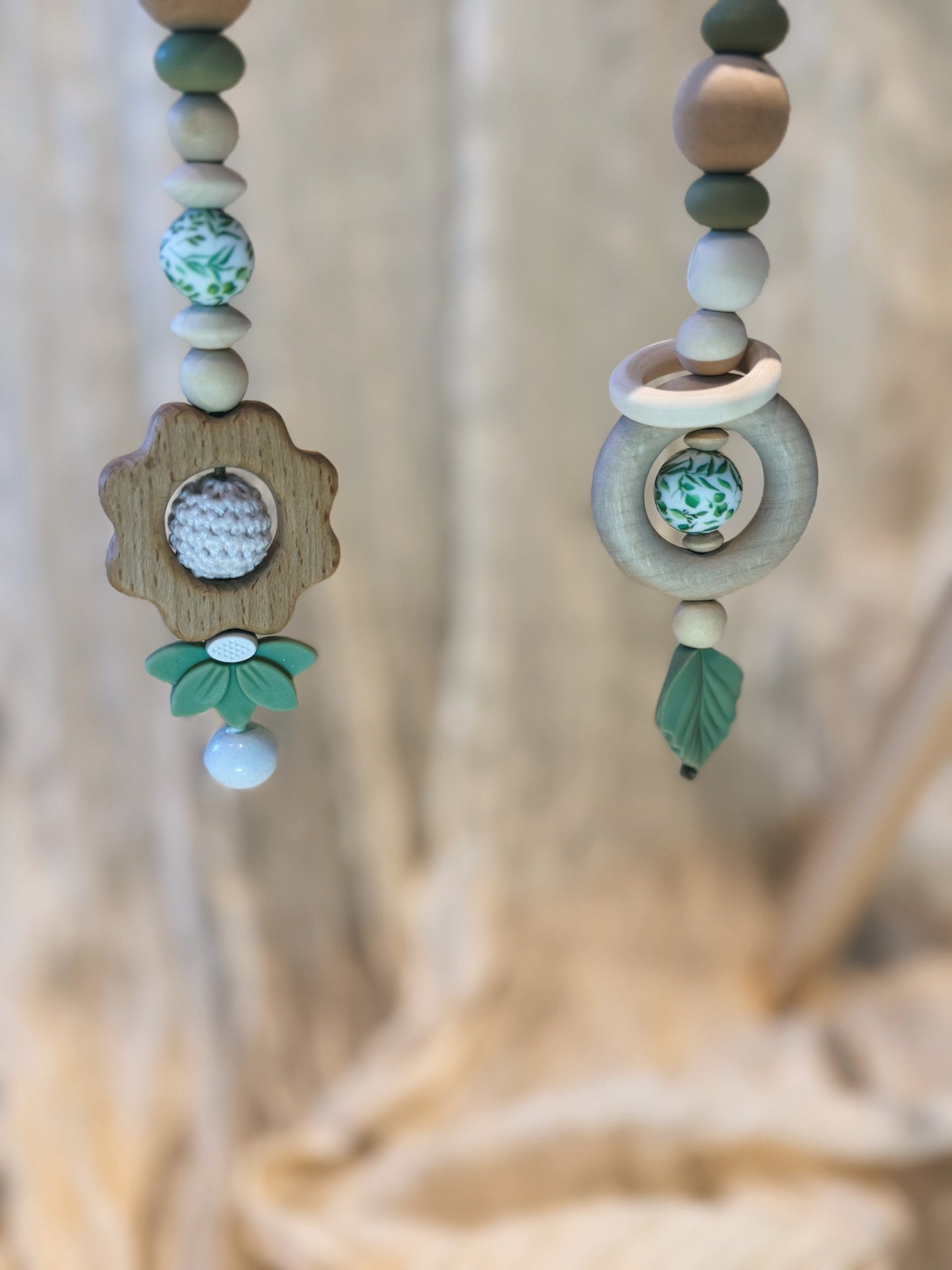 Anhänger für Spielbogen / Babyschale | Blume | Blätter | grün | aus Holz