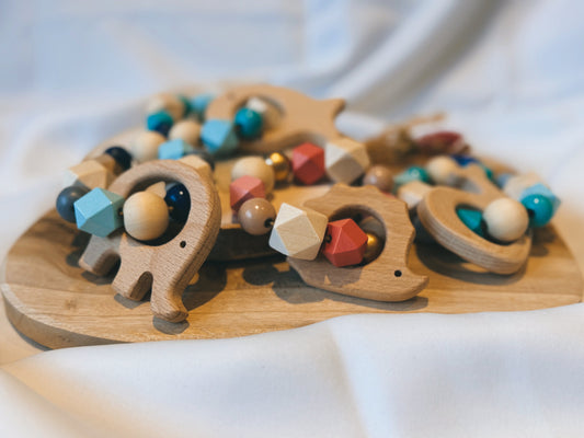 Wie du Babys Sinne förderst – mit Spielzeug aus Holz & Silikon