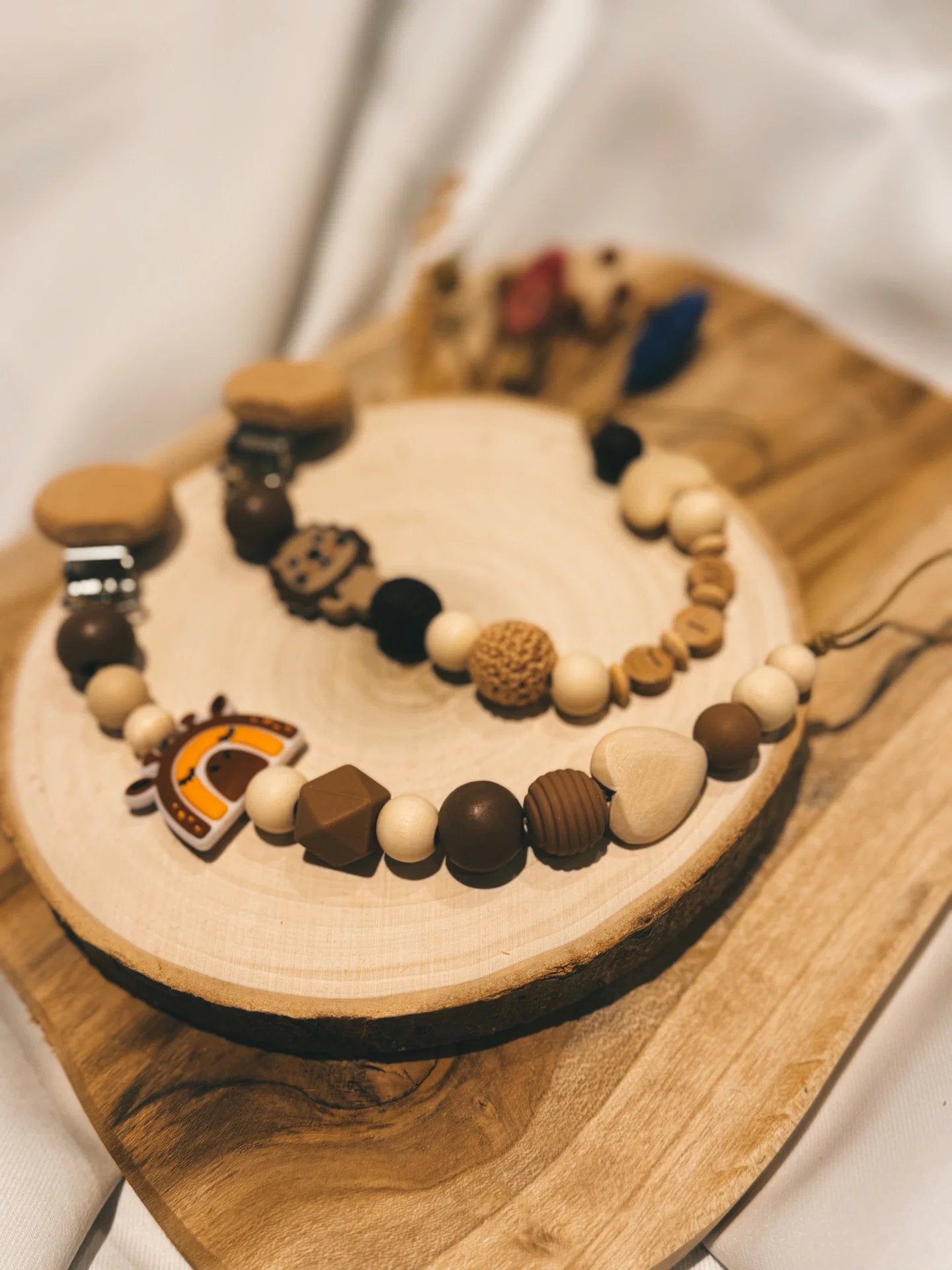 Schnullerketten aus Holz, mit Namen personalisierbar 