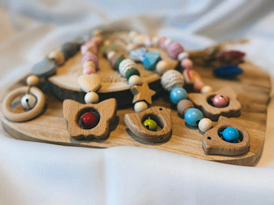 Anhänger für Babyschale / Spielbogen | Vogel | Schmetterling