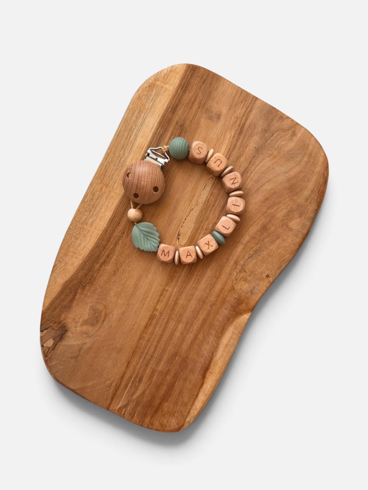 Schildkrötenglück - Kinderwagenkette, Greifring & Schnullerkette | Schildkröte | aus Holzperlen | gehäkelt | Salbei | Blätter | mit Namen personalisierbar