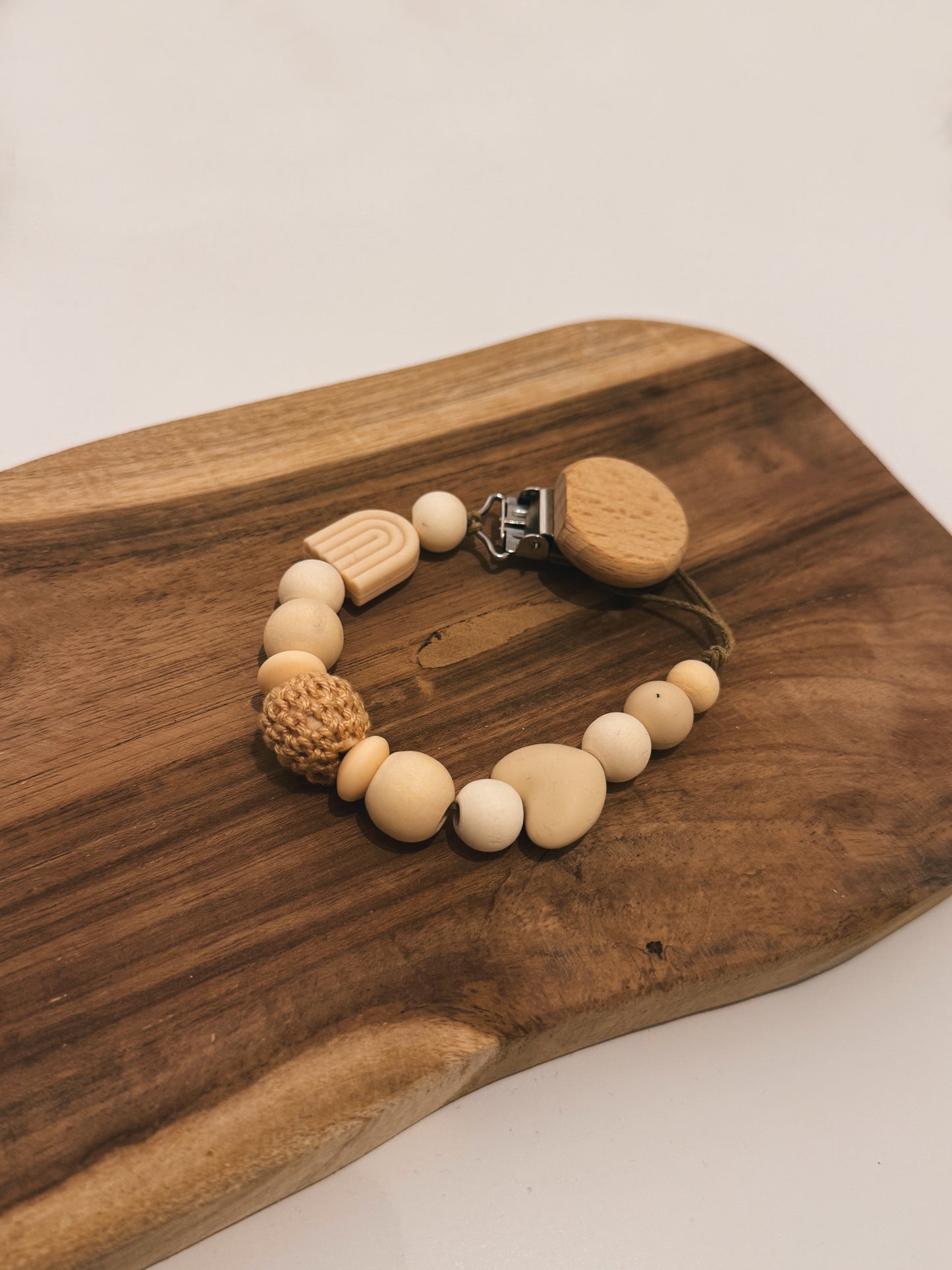 Schnullerkette mit Namen personalisierbar | aus Holz und Silikonperlen | BPA frei | Geschenk zur Geburt oder Taufe Junge Mädchen | Silikonring | Regenbogen beige häkelperle schlicht 