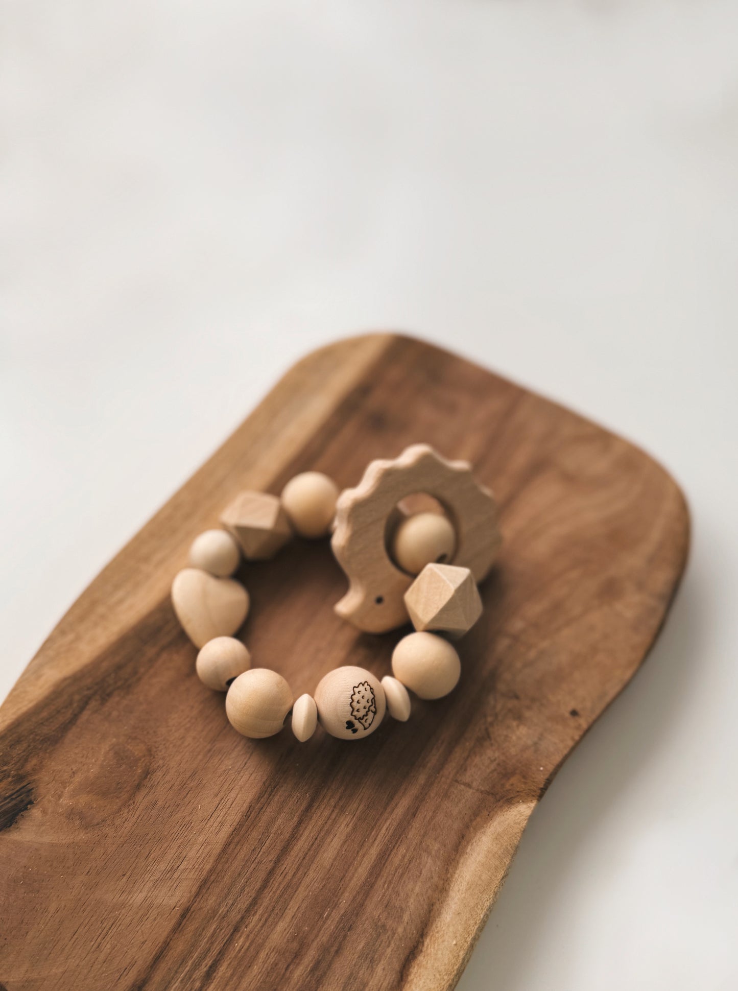 Set ‚Igel’ | Greifring | Babyschalenanhänger | Schnullerkette aus unbehandeltem Holz