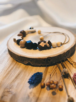 Babyschalenanhänger | Otter | aus Holz mit Namen personalisierbar