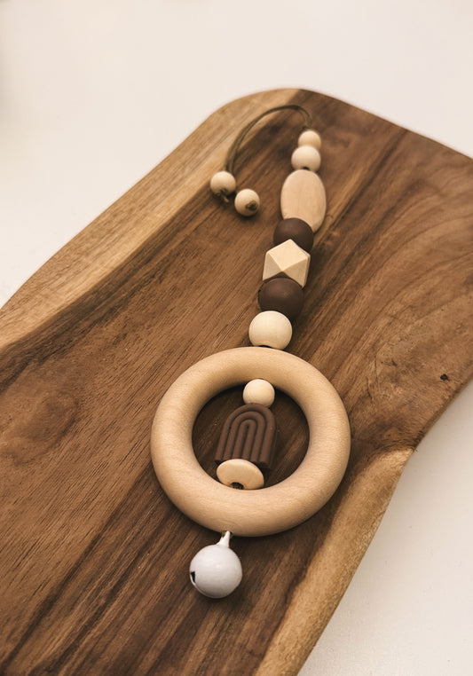 Anhänger für Spielbogen / Babyschale | Glocke | Regenbogen | braun | aus Holz und Silikon