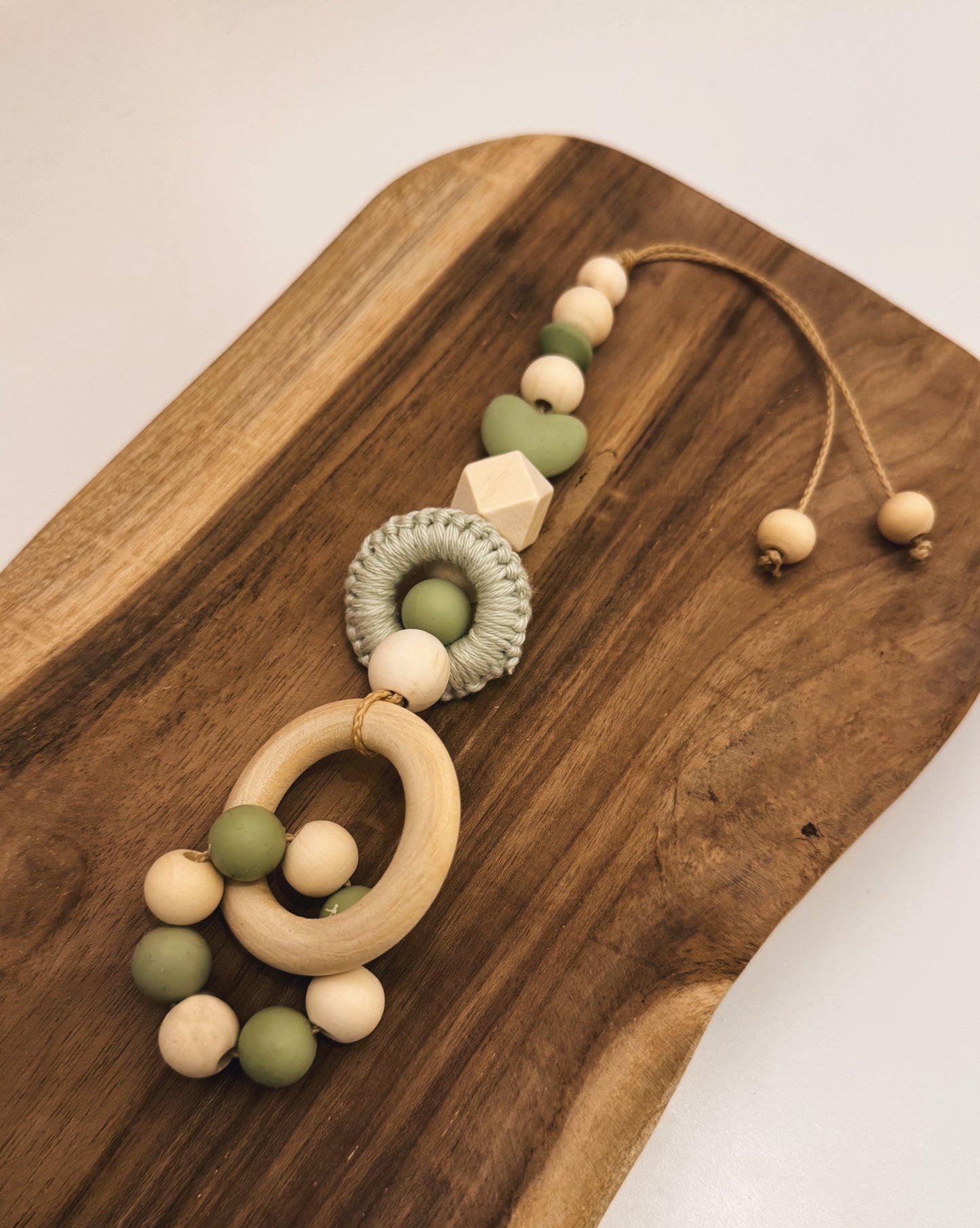 Anhänger für Spielbogen / Babyschale | Blatt | grün | mint | gehäkelt | aus Holz