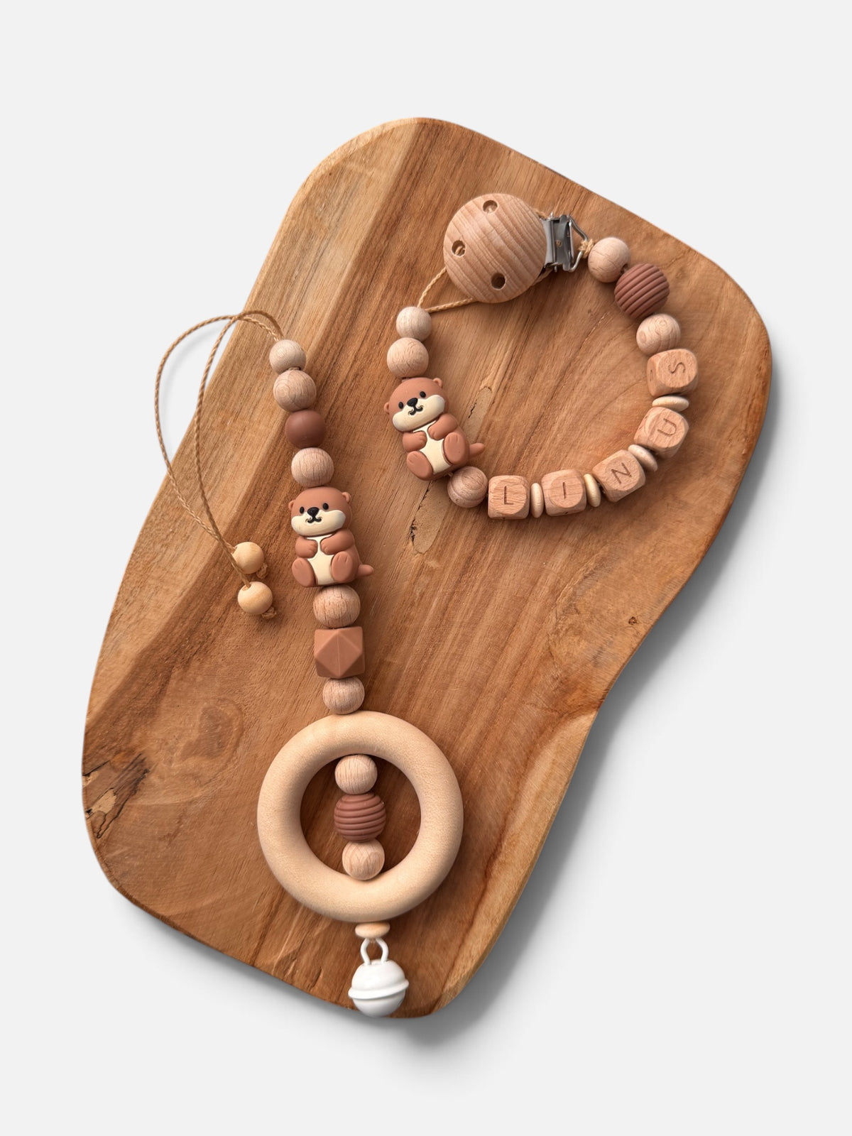 Geschenkset Otter Schnullerkette und Anhänger für Babyschale oder Spielbogen Geschenk zur Geburt Baby Mädchen Junge mit Namen personalisierbar Silikonring mam Schnuller braun beige Natur 