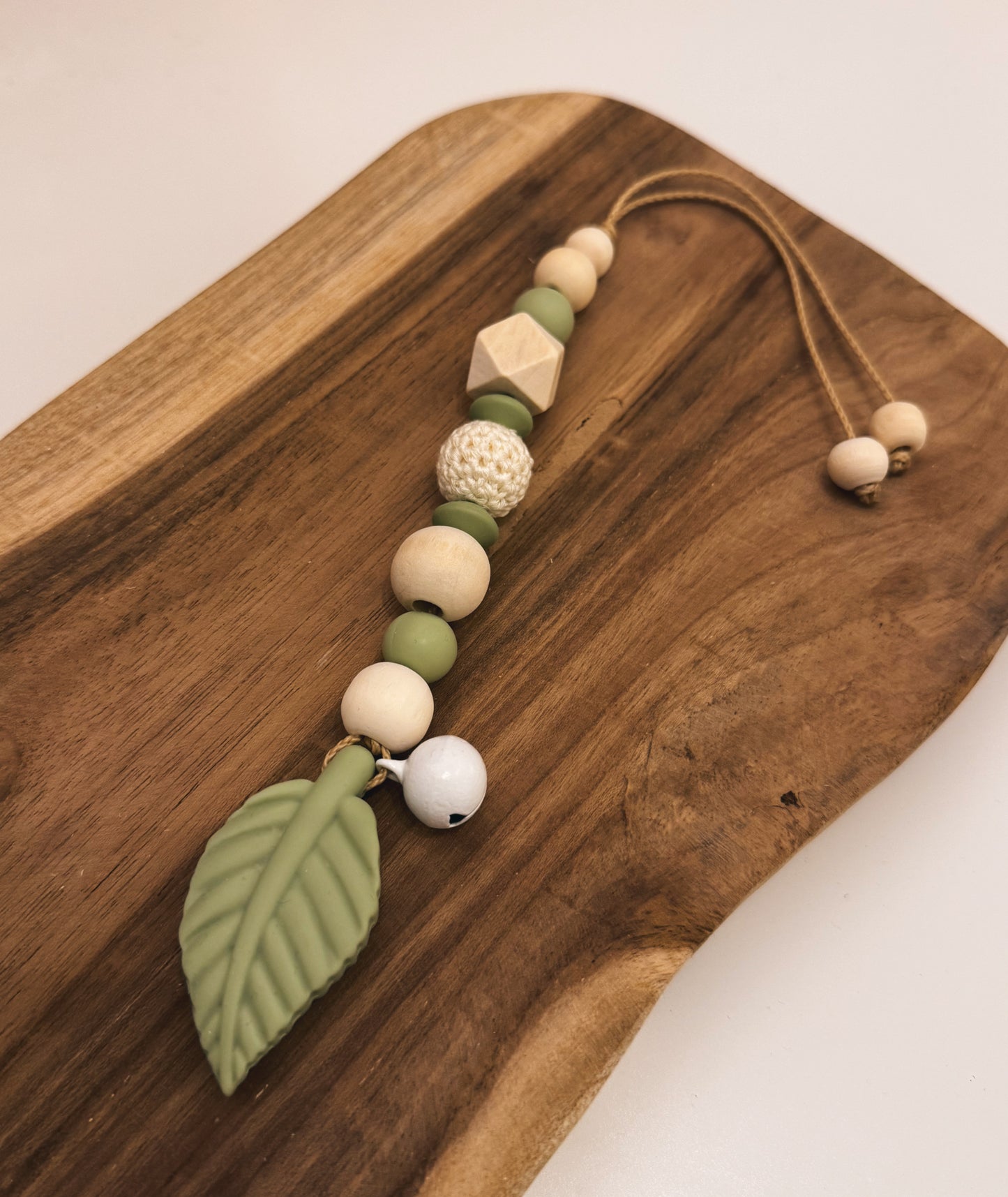 Anhänger für Spielbogen / Babyschale | Blatt | grün | mint | gehäkelt | aus Holz
