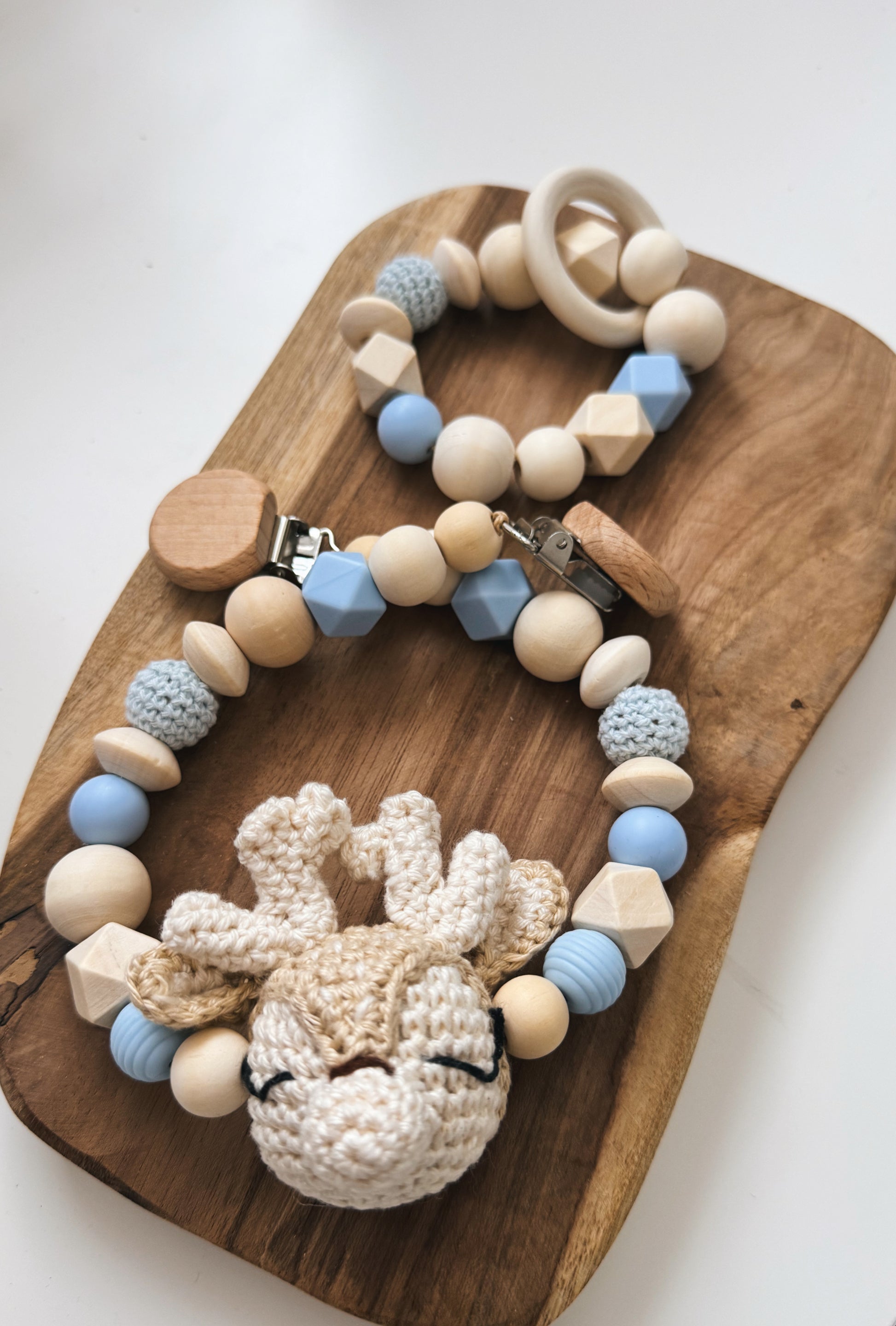 Geschenkset zur Geburt oder Taufe Baby Junge Mädchen Kinderwagenkette greifling greifring Rassel Rentier Reh hellblau gehäkelt 