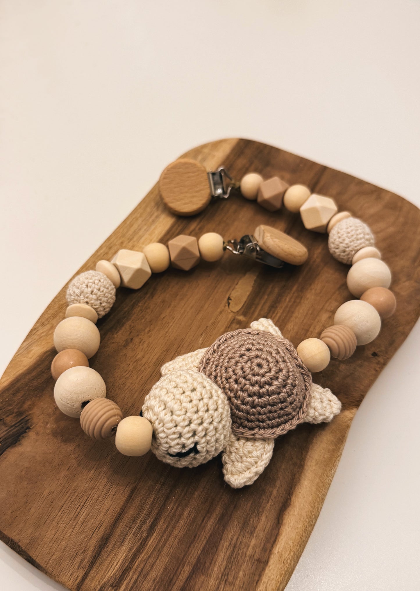 Schildkrötenglück - Kinderwagenkette und Anhänger für Spielbogen/Babyschale | Schildkröte | aus Holzperlen | gehäkelt | beige