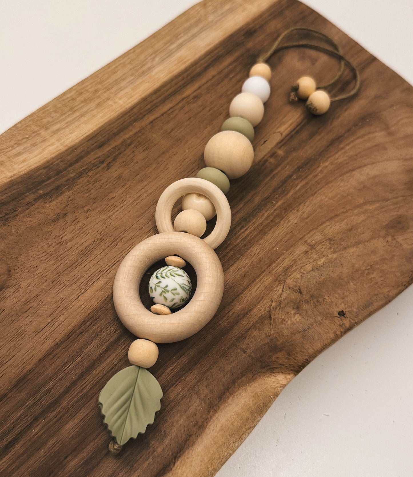 Anhänger für Spielbogen / Babyschale | Blume | Blätter | grün | aus Holz