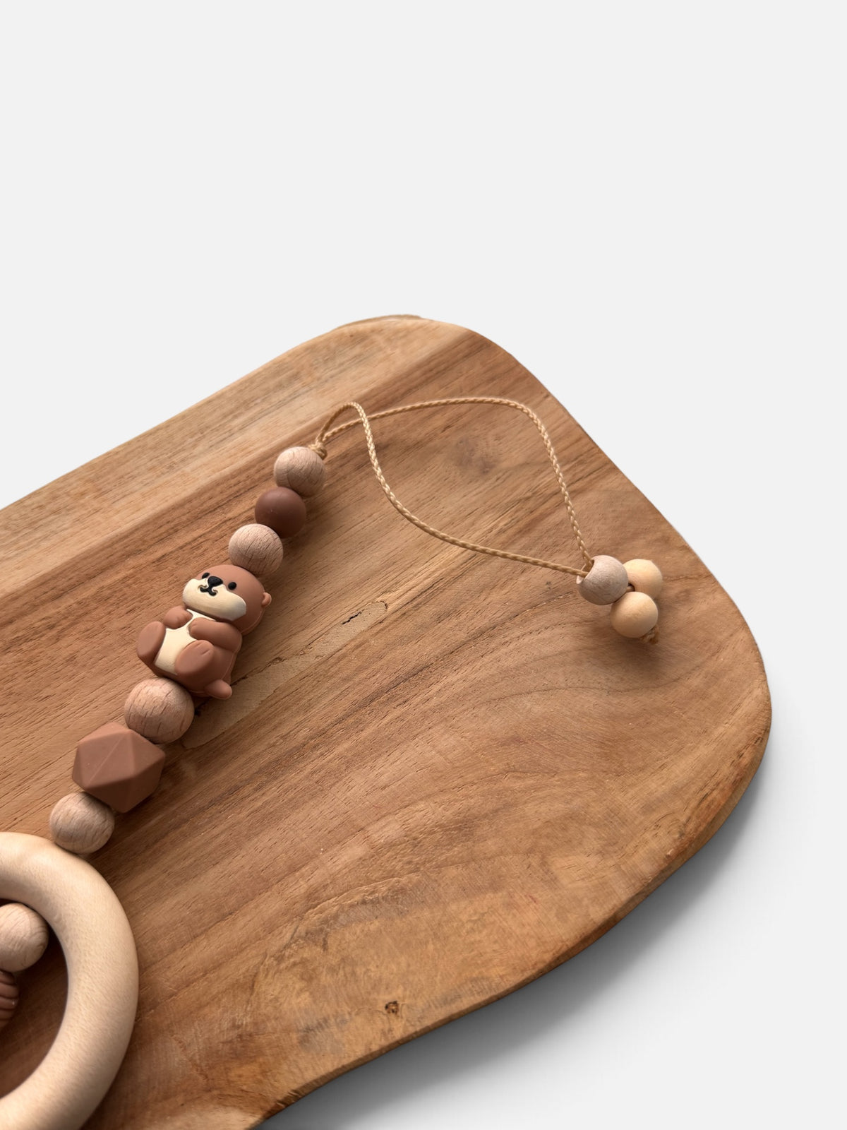 Otterliebe - Schnullerkette & Anhänger für Babyschale oder Spielbogen | aus Buchenholz mit Namen personalisierbar | Otter