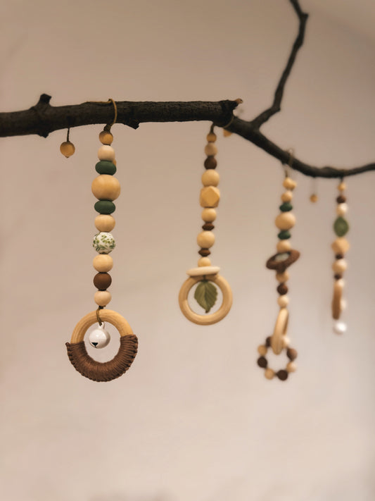 Anhänger für Spielbogen / Babyschale | Vogel | Blatt | gehäkelt | aus Holz