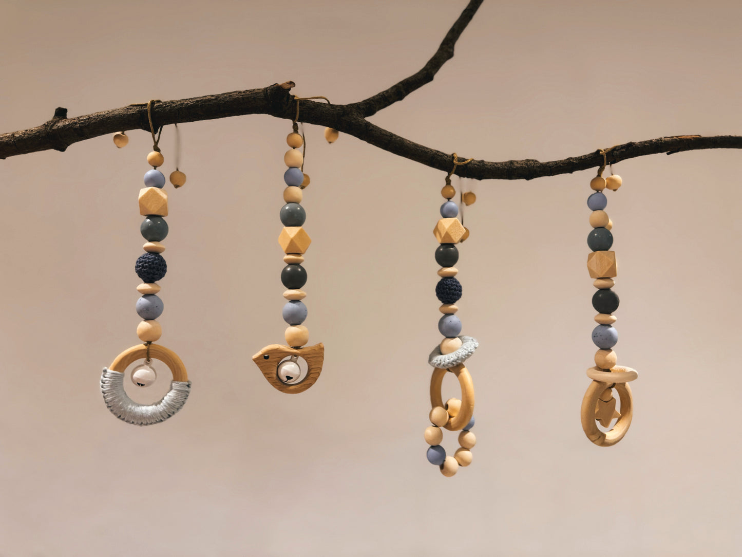 Anhänger für Spielbogen / Babyschale | Vogel | Stern | gehäkelt | aus Holz