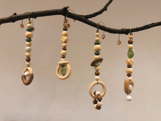 Anhänger für Spielbogen / Babyschale | Vogel | Blatt | gehäkelt | aus Holz