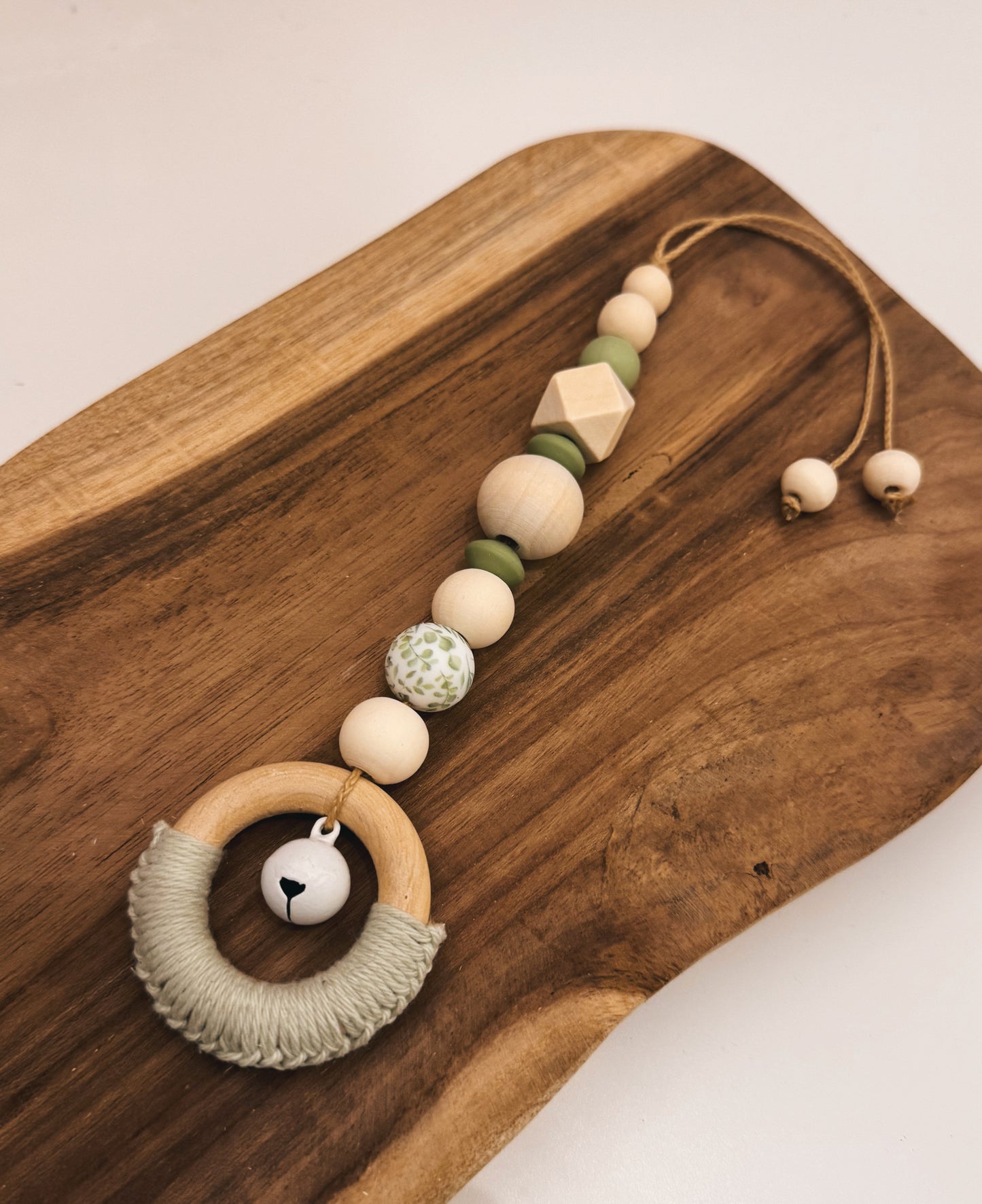 Anhänger für Spielbogen / Babyschale | Blatt | grün | mint | gehäkelt | aus Holz
