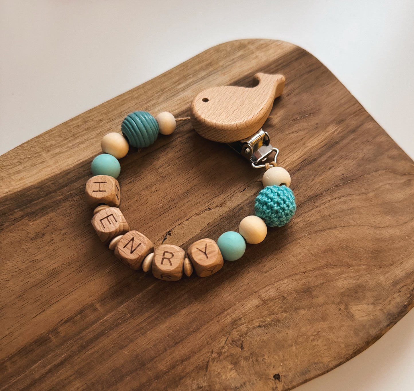 Schnullerkette mit Walclip | mit Namen personalisierbar | blau | Häkelperle