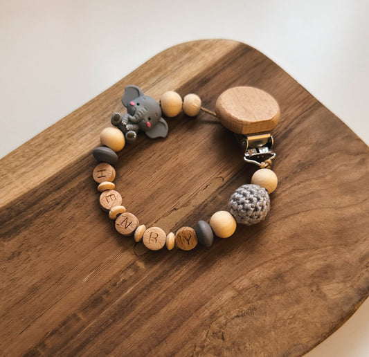 Schnullerkette Elefant mit Namen personalisierbar Geschenk zur Geburt oder Taufe Mädchen Junge Baby aus Holz und Silikonperlen mit Silikonring grau häkelperle