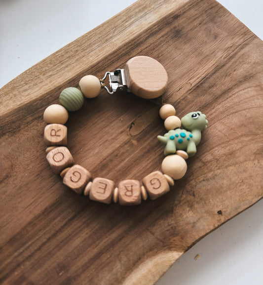 Schnullerkette Dino mit Namen personalisierbar, aus Holz und Silikonperlen, häkelperlen, Geschenk zur Taufe oder Geburt, Geschenkset Baby, Dinosaurier, grün 