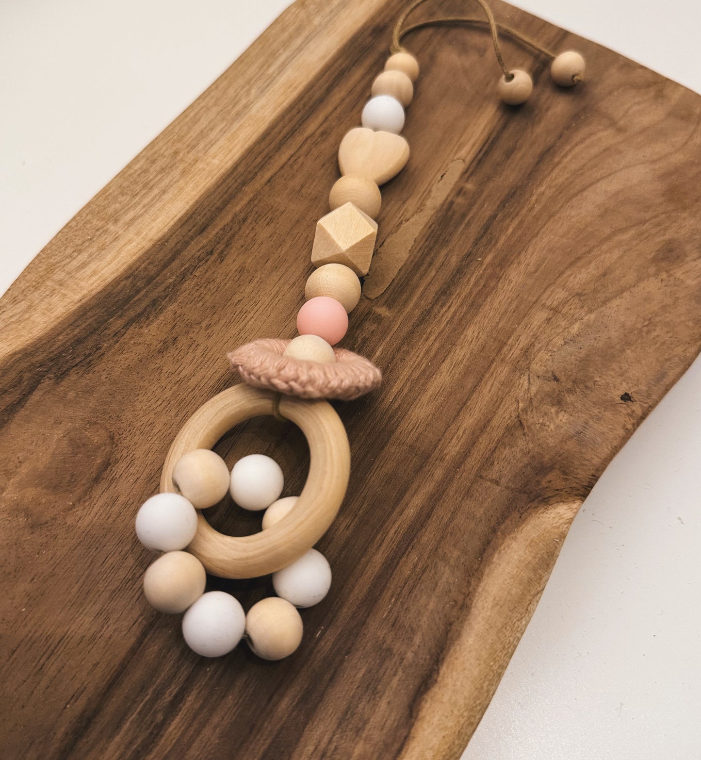 Anhänger für Spielbogen / Babyschale | Herz | gehäkelt | aus Holz