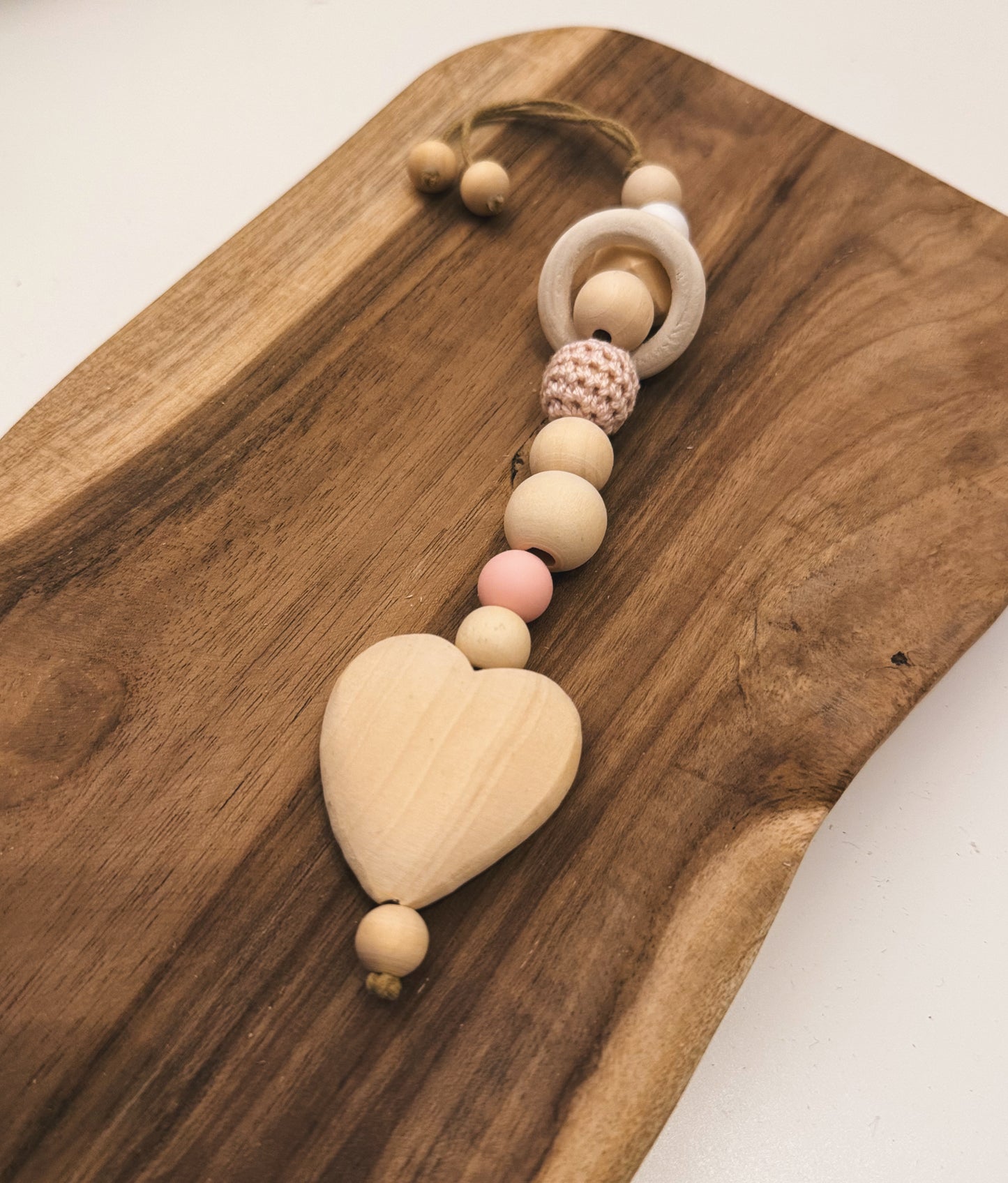 Anhänger für Spielbogen / Babyschale | Herz | gehäkelt | aus Holz