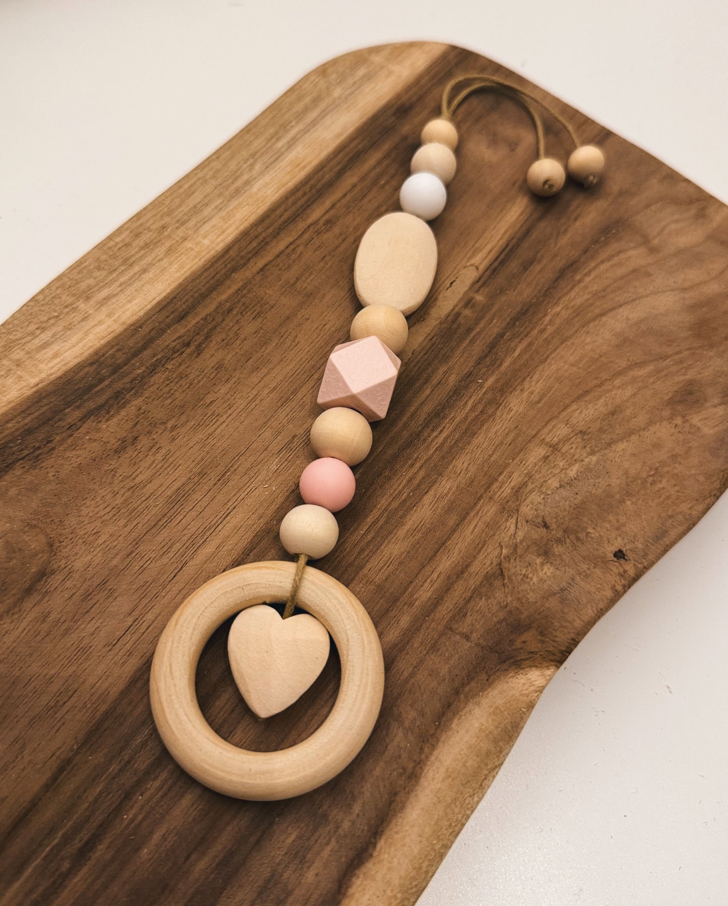 Anhänger für Spielbogen / Babyschale | Herz | gehäkelt | aus Holz