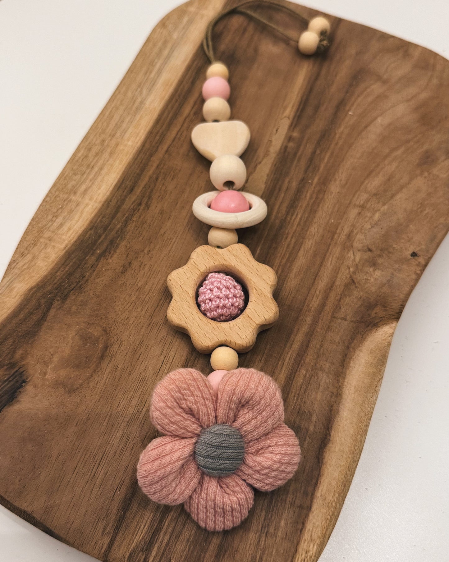 Anhänger für Spielbogen / Babyschale | Blume aus Stoff | Herz | rosa | aus Holz - mit Namen personalisierbar