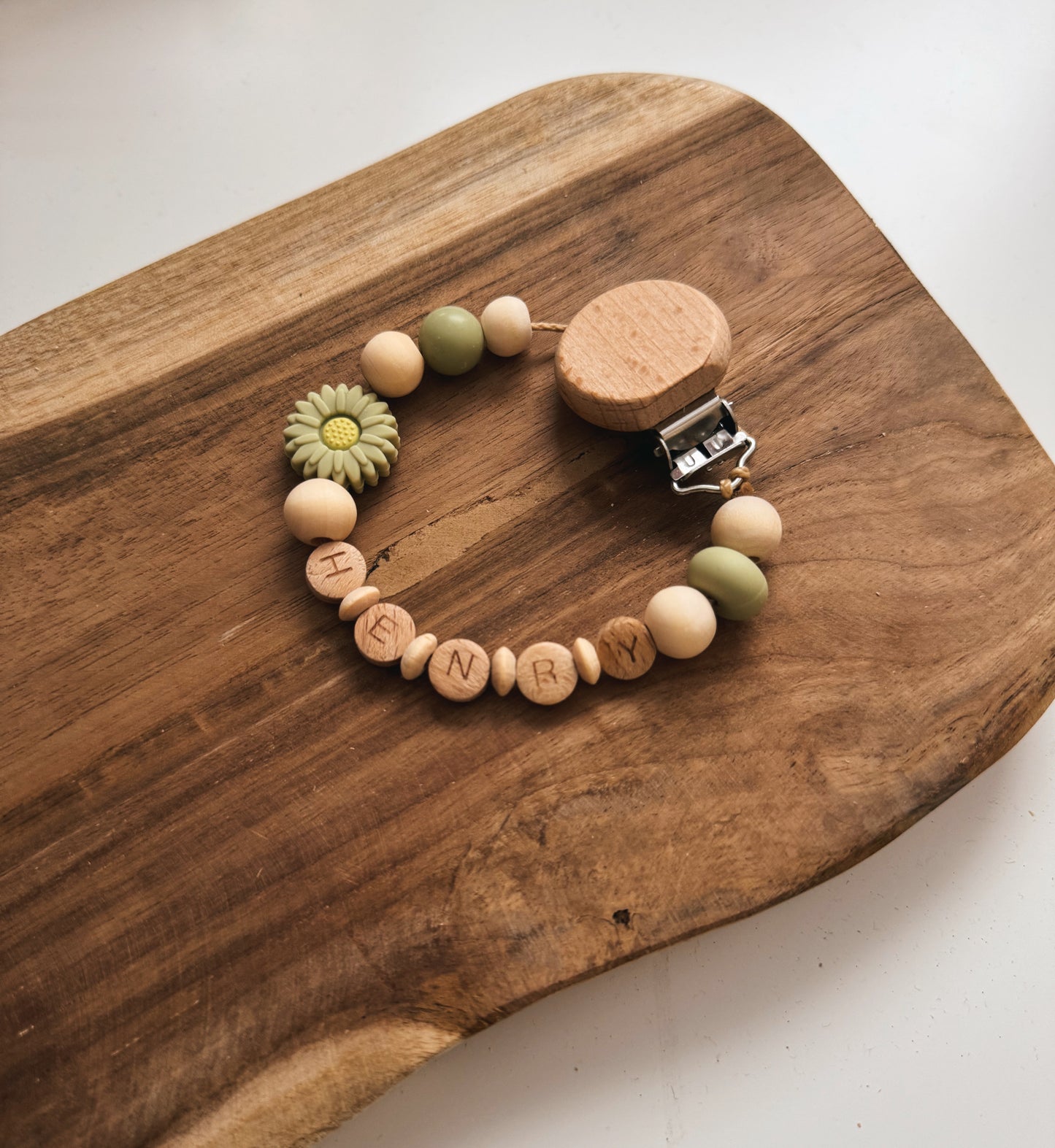 Geschenkset Baby Mädchen Junge  grün Lind Blume Schnullerkette Anhänger für Babyschale oder Spielbogen mit Glocke Silikonring Geschenk zur Geburt 