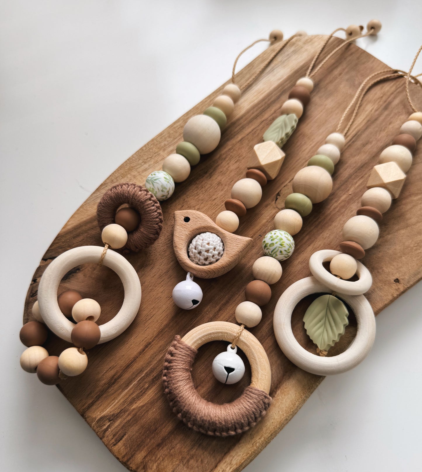 Anhänger für Spielbogen / Babyschale | Vogel | Blatt | gehäkelt | aus Holz