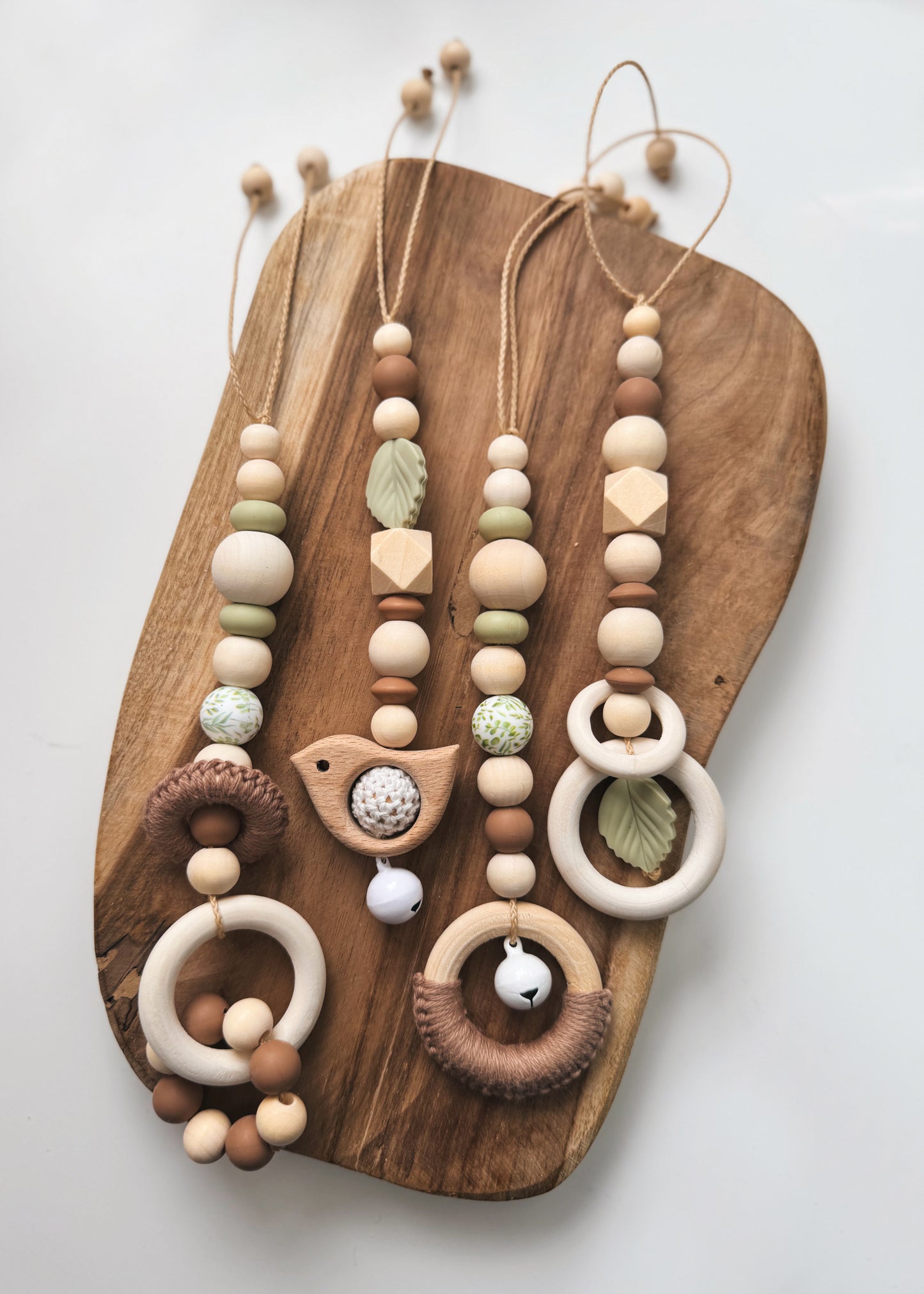 Anhänger für Spielbogen / Babyschale | Vogel | Blatt | gehäkelt | aus Holz