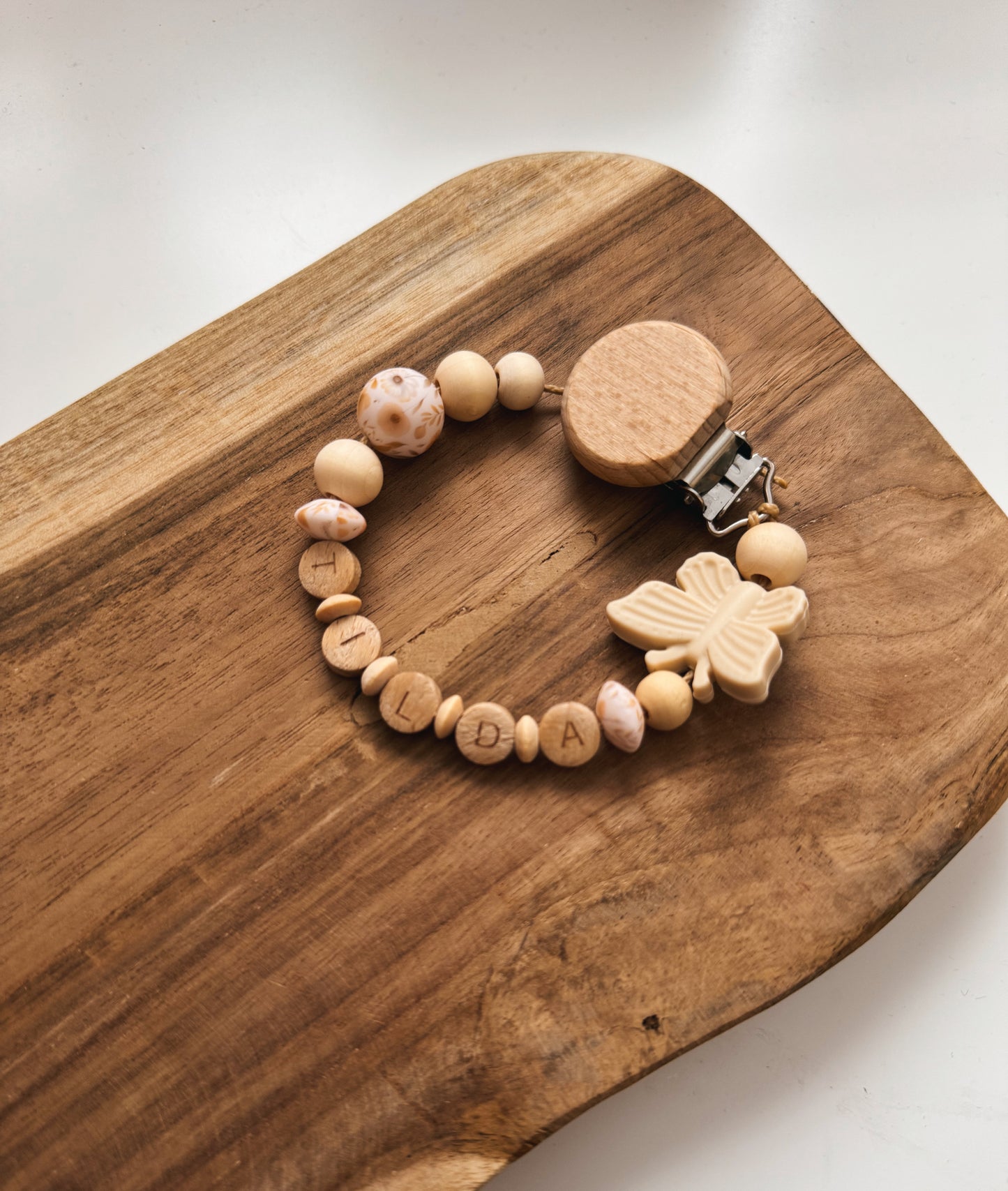 Schnullerkette mit Namen personalisierbar | Schmetterling | beige