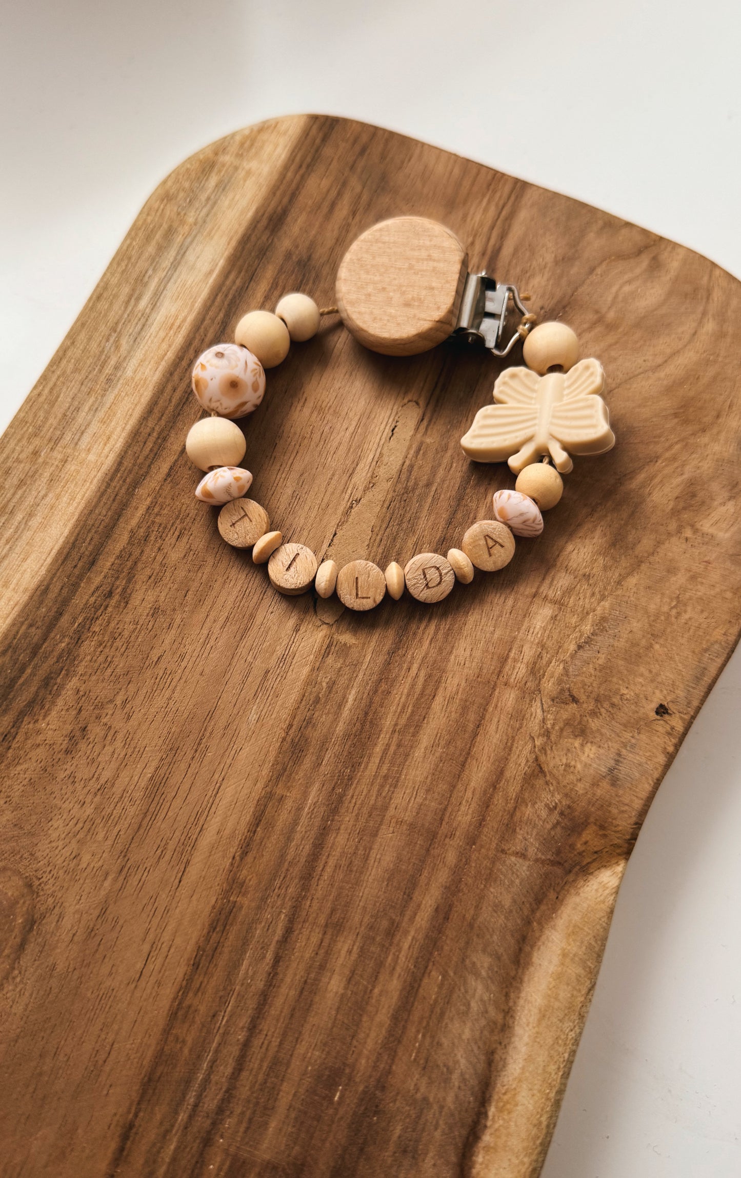 Schnullerkette mit Namen personalisierbar | Schmetterling | beige