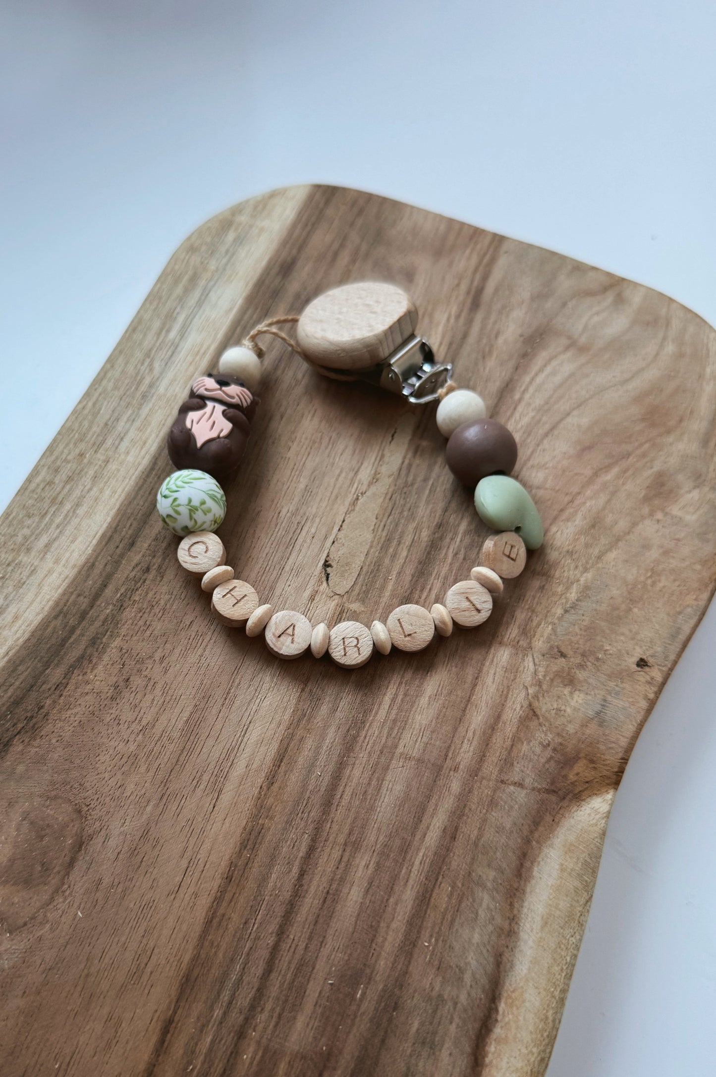 Schnullerkette mit Namen personalisierbar | Otter | Blätter | Herz | grün