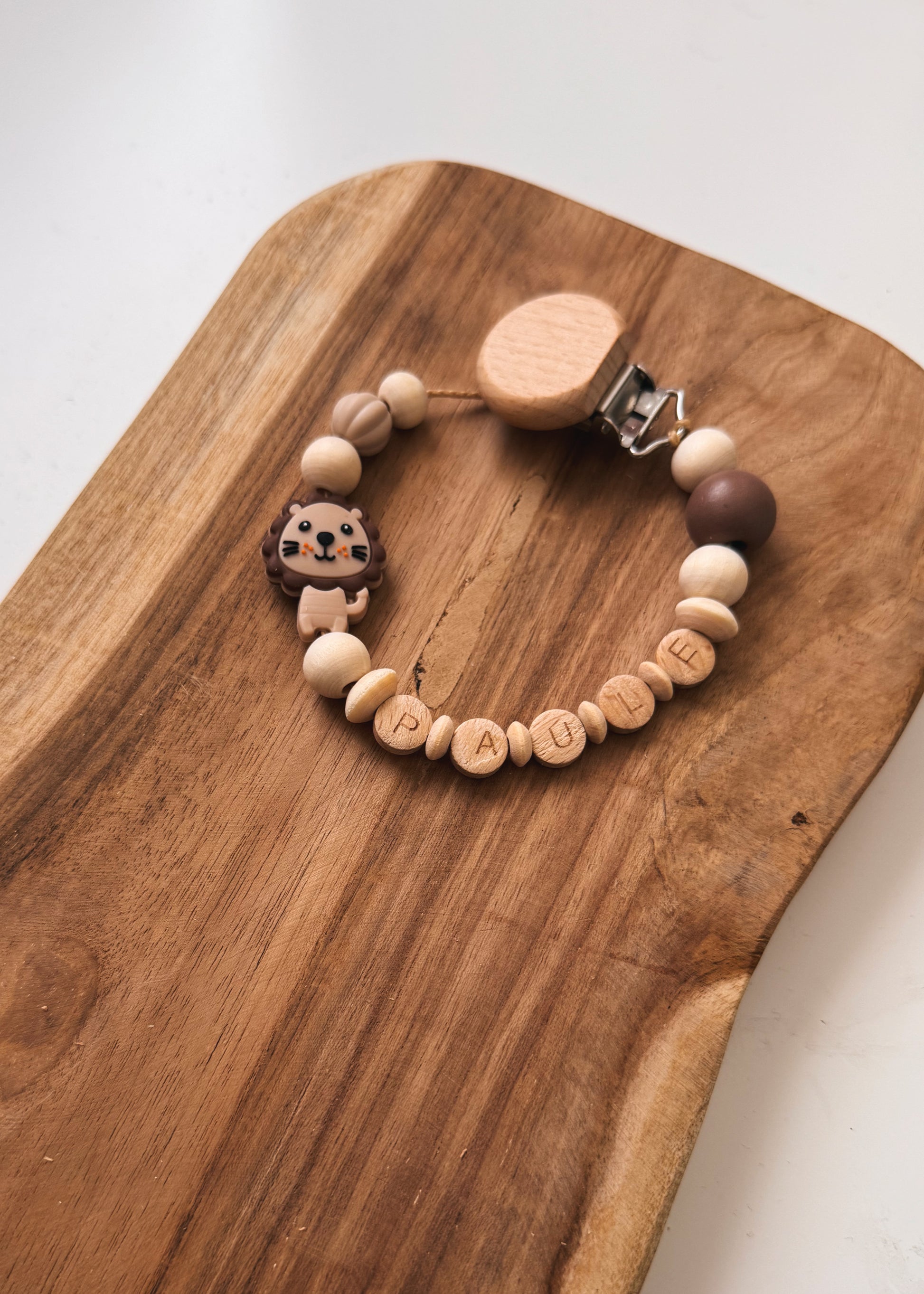Schnullerkette Löwe mit Namen personalisierbar aus Holzpfeilen Silikonen Geschenk zur Taufe oder Geburt Mädchen Junge Baby 