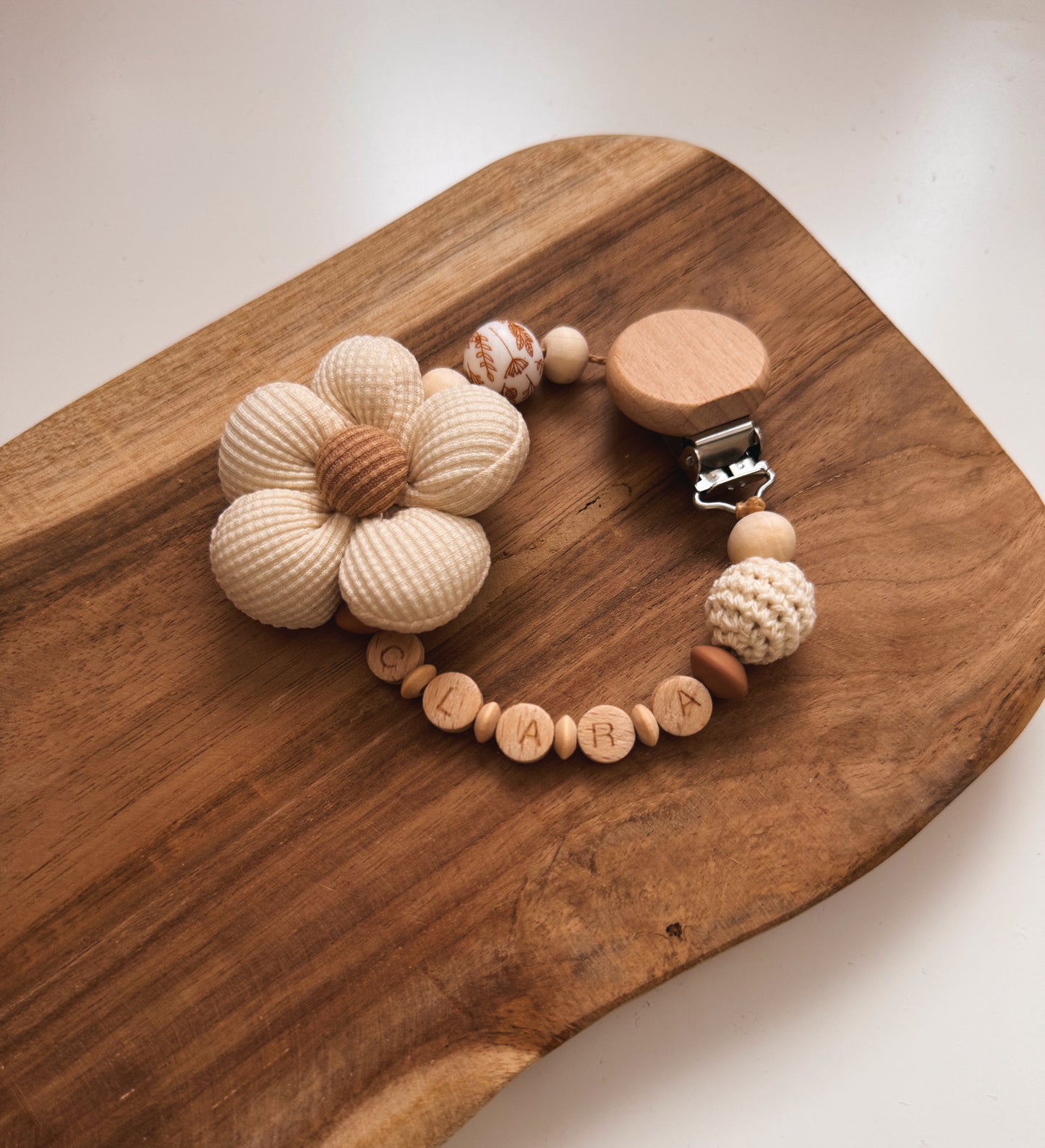 Schnullerkette aus Holz mit Stoffblume | Blume | beige