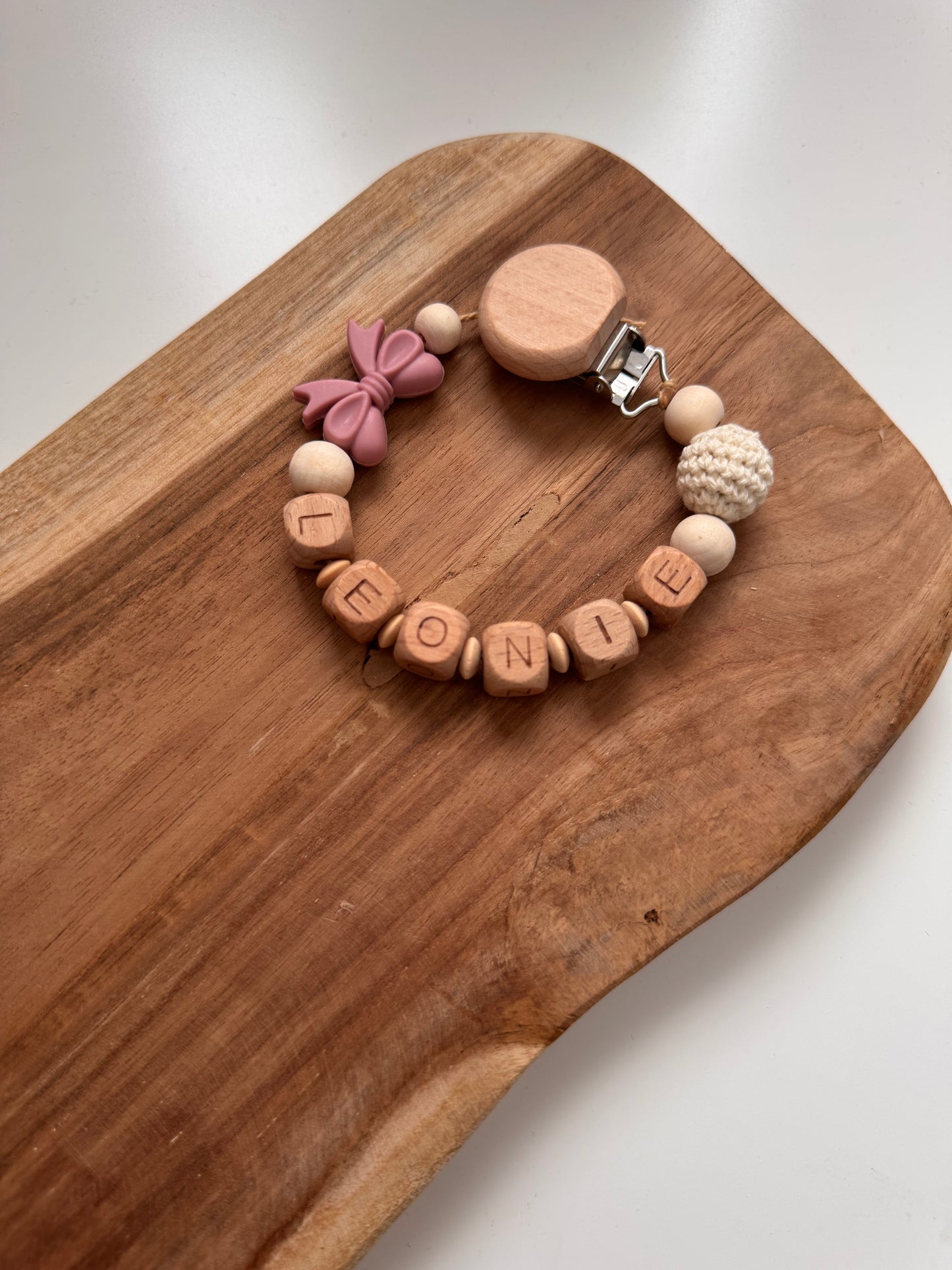 Pferdetraum - Kinderwagenkette, Greifring, Anhänger & Schnullerkette mit Namen personalisierbar | Pferd | aus Holzperlen | Schleife | rosé blush