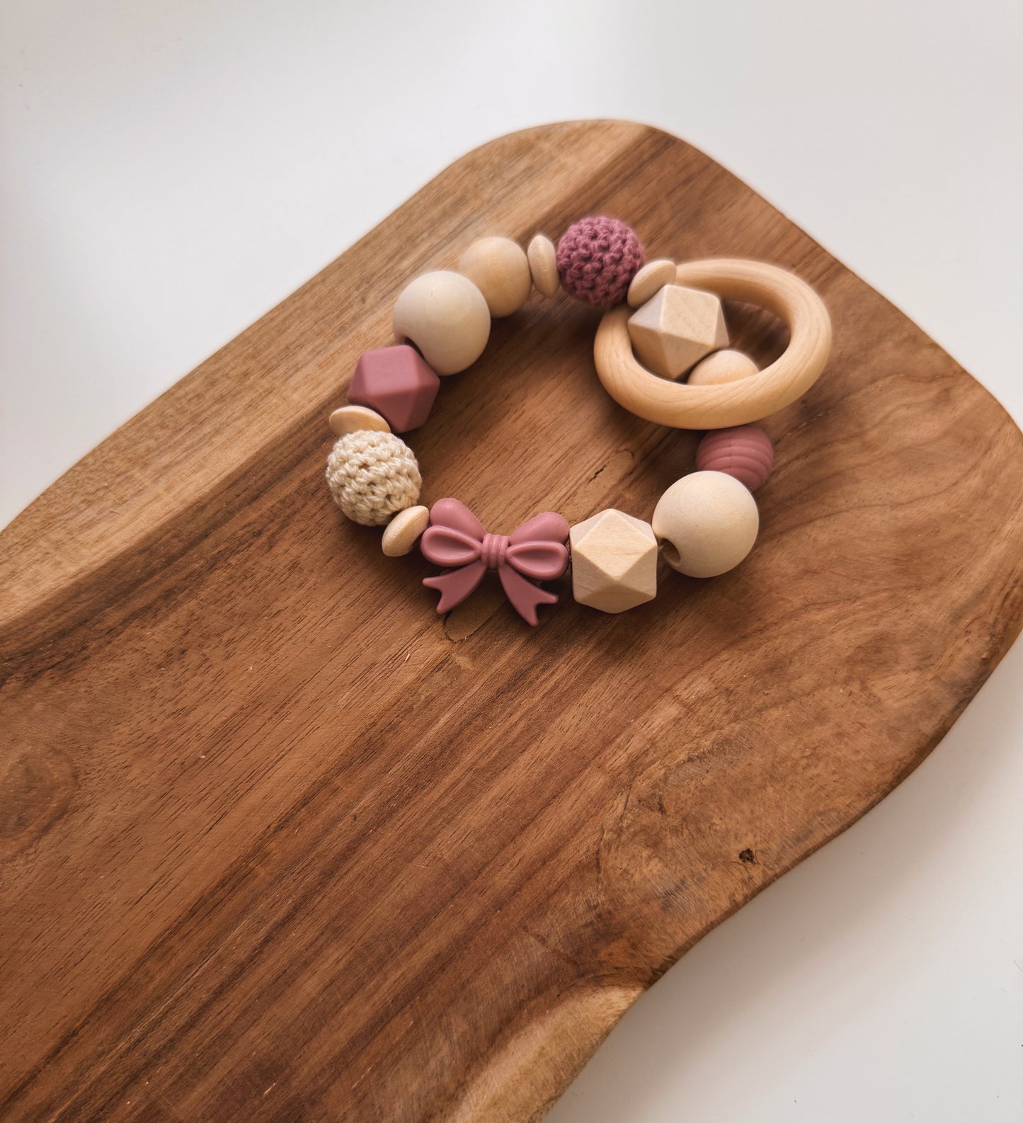 Pferdetraum - Kinderwagenkette, Greifring, Anhänger & Schnullerkette mit Namen personalisierbar | Pferd | aus Holzperlen | Schleife | rosé blush