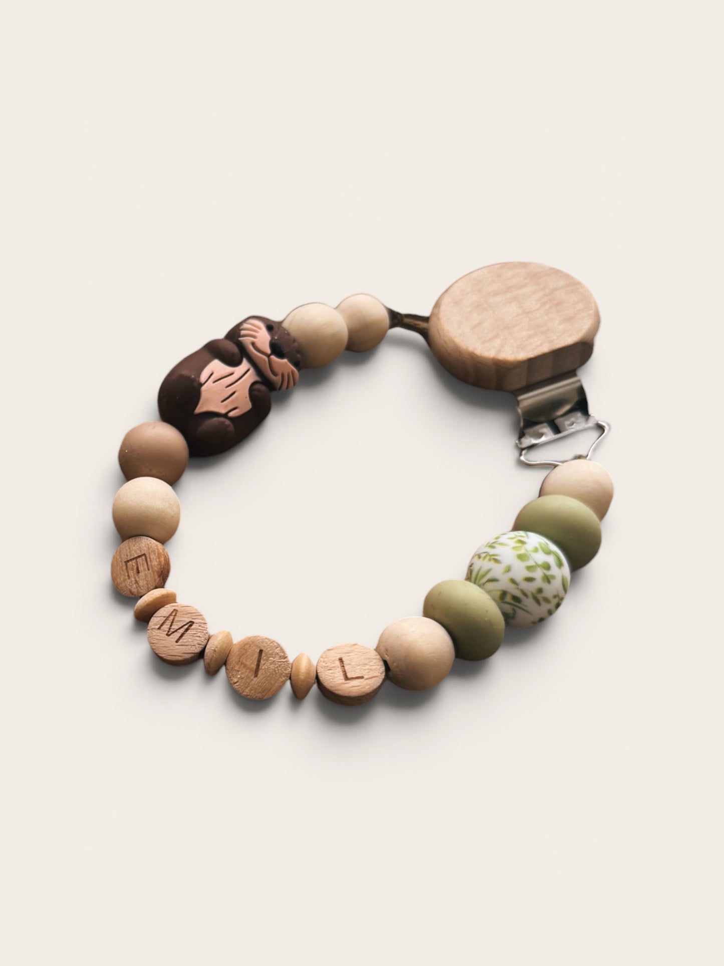 Otterliebe - Schnullerkette & Anhänger für Babyschale oder Spielbogen | aus Holz mit Namen personalisierbar | Otter