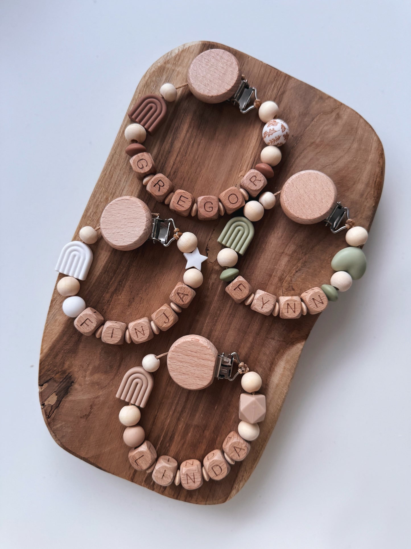 Schnullerkette Regenbogen mit Namen personalisierbar Geschenk zur Geburt oder Taufe Baby Mädchen Junge beige braun grün weiß Stern Herz Silikonring mam schnuller 