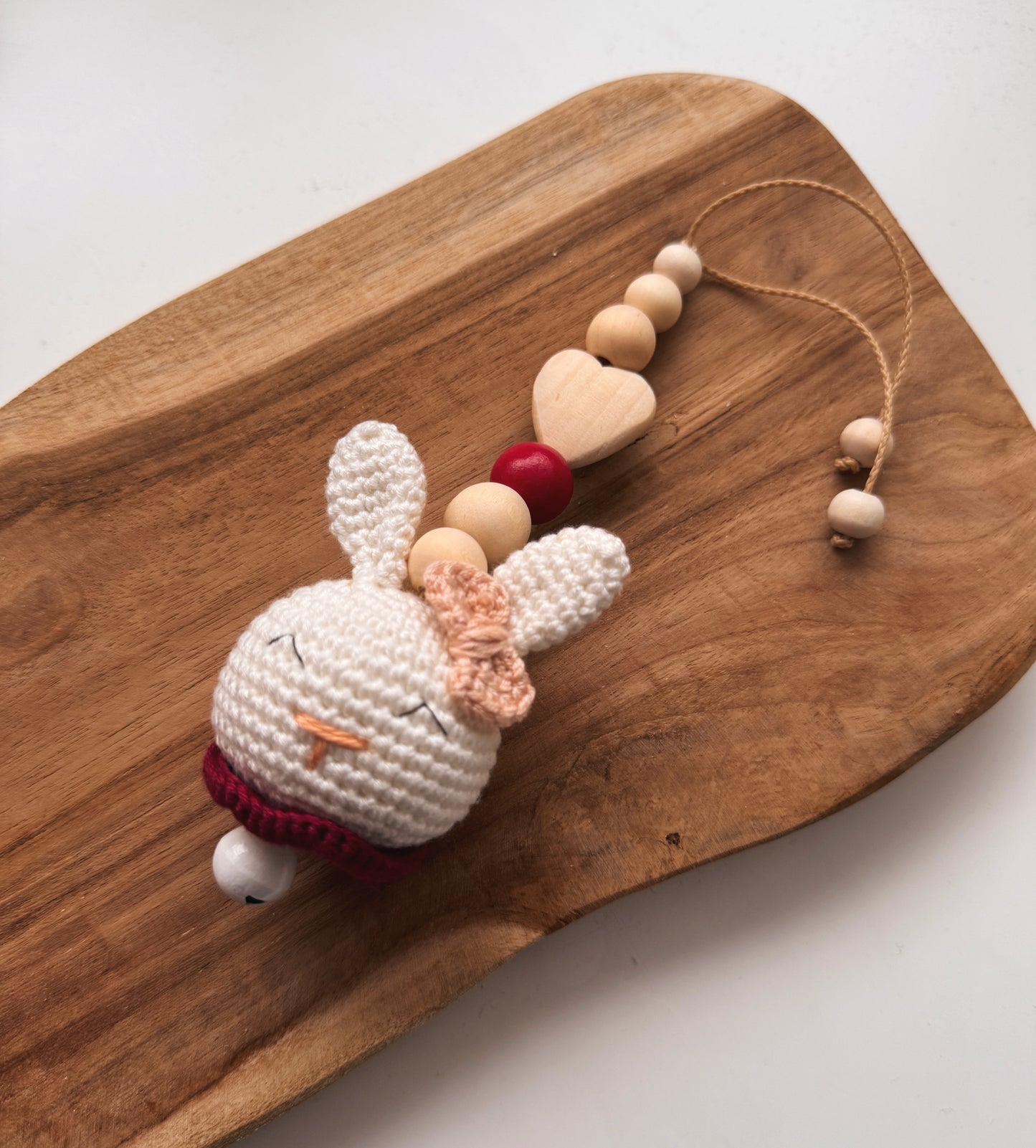 Hasenliebe - Kinderwagenkette, Greifring, Schnullerkette & Anhänger aus Holz- und Häkelperlen | Rosa / Beere