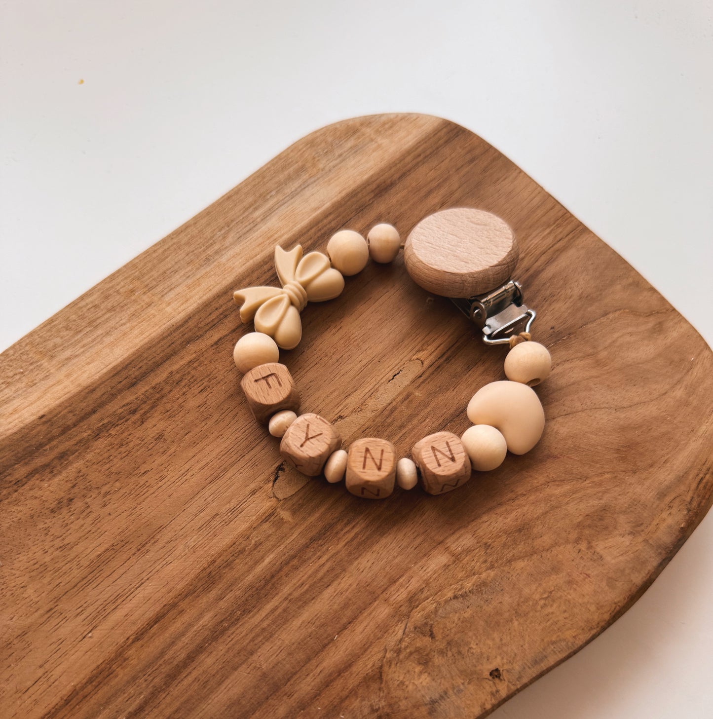 Schnullerkette Schleife | mit Namen personalisierbar | Braun / Lind / beige / Salbei / Weinrot / Senfgelb