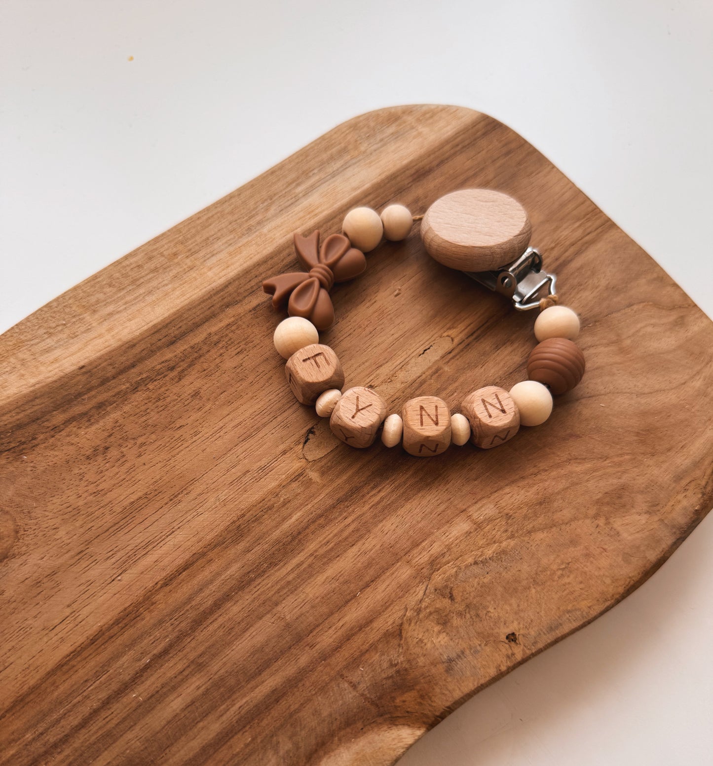 Schnullerkette Schleife | mit Namen personalisierbar | Braun / Lind / beige / Salbei / Weinrot / Senfgelb