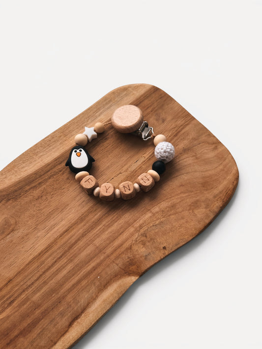 Schnullerkette Pinguin mit Namen personalisierbar Geschenk zur Geburt oder Taufe Mädchen Junge Baby aus Holz und Silikonperlen mit Silikonring für mam Schnuller 