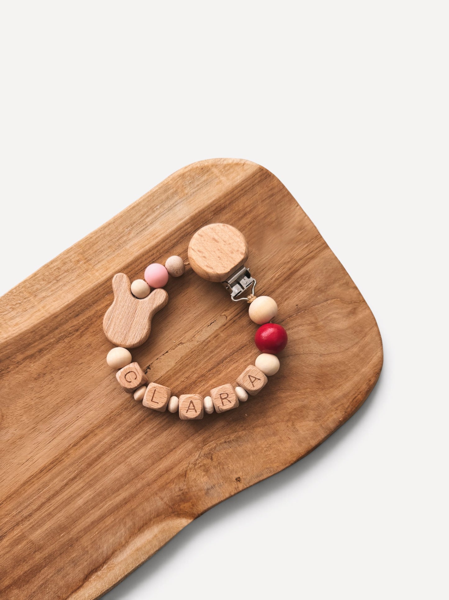 Hasenliebe - Kinderwagenkette, Greifring, Schnullerkette & Anhänger aus Holz- und Häkelperlen | Rosa / Beere