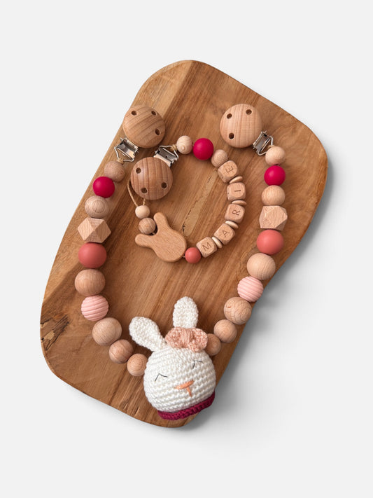 Hasenliebe - Kinderwagenkette & Schnullerkette aus Holz- und Silikonperlen | Rosa / Beere