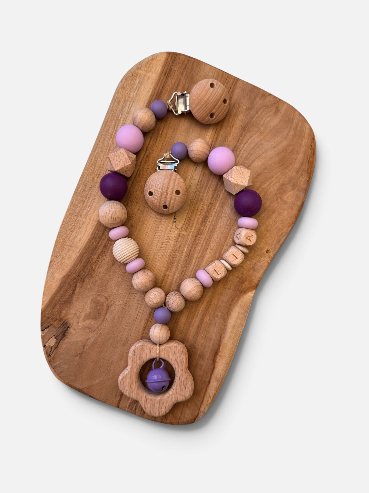 Kinderwagenkette Blume mit Glocke in lila  aus Holzperlen und Silikonperlen. Geschenk zur Geburt oder Taufe Baby Junge Mädchen 